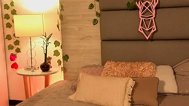 Lily Miiller online show from October 3, 2025, 8:17 pm