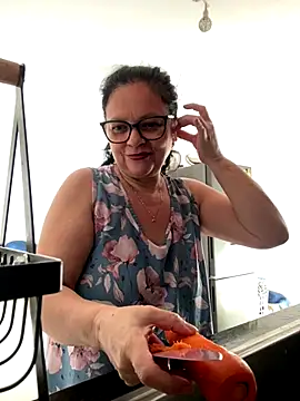 Sharongirl07 online show from October 28, 2025, 12:30 pm