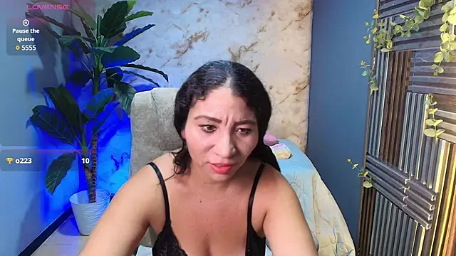 Snapshot of jennaa_milf_ chatting on July 5, 2026, 12:01 pm jennaa milf online show from July 5, 2026, 12:01 pm