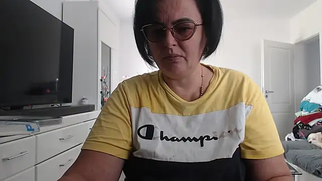 Amandamuller1982 online show from September 19, 2025, 11:00 am