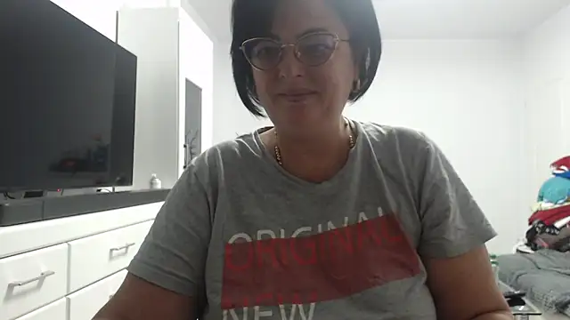 Amandamuller1982 online show from September 23, 2025, 8:34 pm