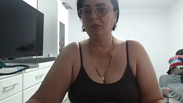 Amandamuller1982 online show from October 6, 2025, 2:25 pm