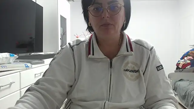 Amandamuller1982 online show from November 17, 2025, 7:30 pm