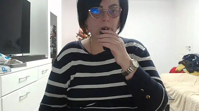 Amandamuller1982 online show from December 16, 2025, 7:41 pm