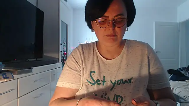 Amandamuller1982 online show from April 9, 2026, 9:15 am