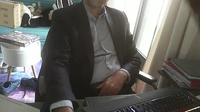 shyfrenchcock1 online show from December 4, 2025, 2:15 pm