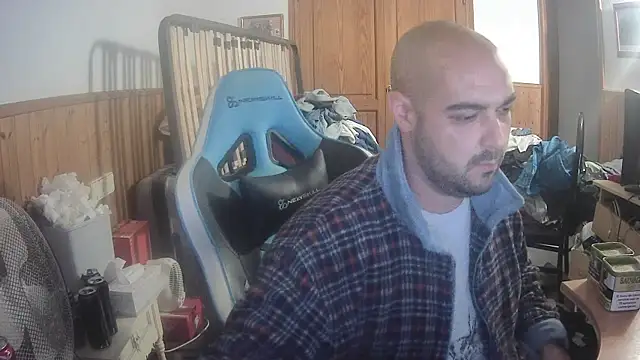 chicomallorca96 online show from November 17, 2025, 5:41 pm