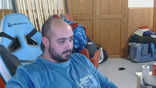 chicomallorca96 online show from February 8, 2026, 4:21 pm