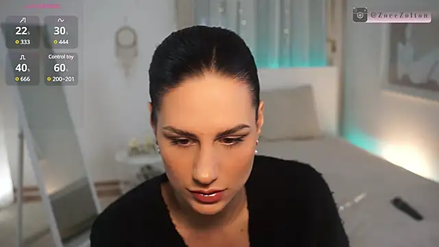 Snapshot of ZoeeZolton chatting on January 1, 2025, 8:58 pm ZoeeZolton online show from January 1, 2025, 8:58 pm