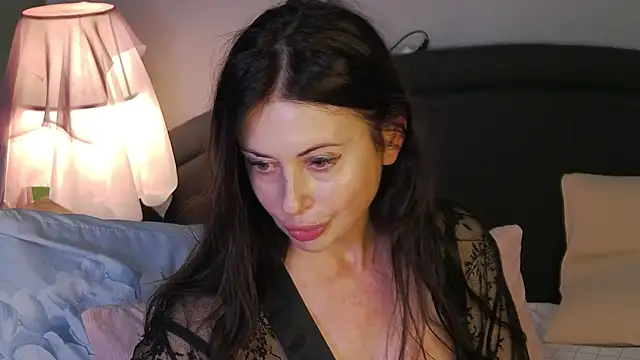 Mia Lovi online show from November 12, 2025, 8:08 pm