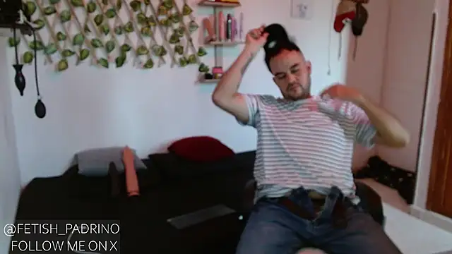Snapshot of fetish_padrino chatting on January 16, 2025, 9:19 pm fetish padrino online show from January 16, 2025, 9:19 pm