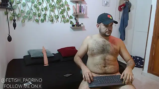 Snapshot of fetish_padrino chatting on January 21, 2025, 10:19 am fetish padrino online show from January 21, 2025, 10:19 am