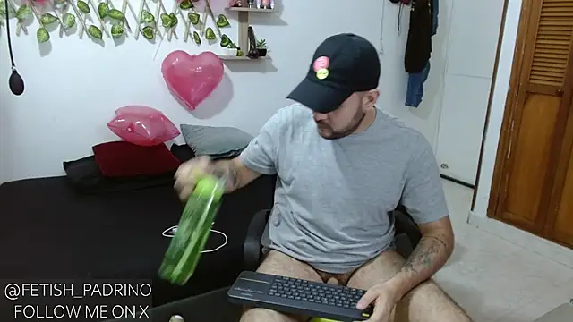 Snapshot of fetish_padrino chatting on February 9, 2025, 11:58 am fetish padrino online show from February 9, 2025, 11:58 am