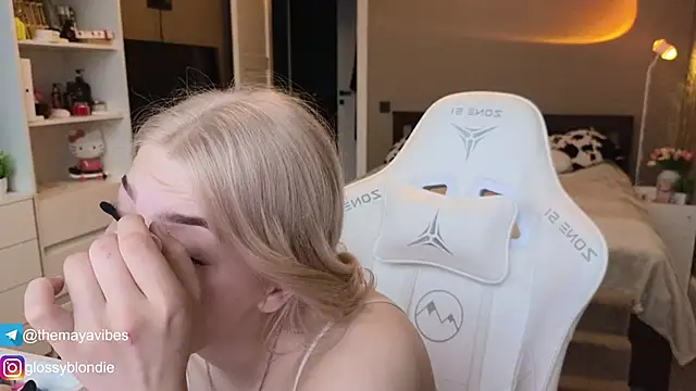 Maya Rave online show from April 6, 2026, 4:10 am