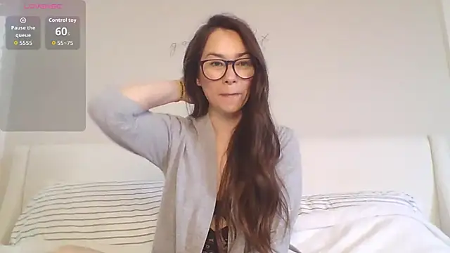 Snapshot of mixedasiangirl chatting on May 8, 2026, 6:57 pm mixedasiangirl online show from May 8, 2026, 6:57 pm