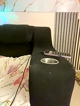 bonnie 18x online show from December 16, 2025, 9:31 pm