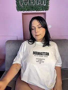 Snapshot of PoliBenett_ chatting on February 10, 2025, 4:36 pm PoliBenett online show from February 10, 2025, 4:36 pm