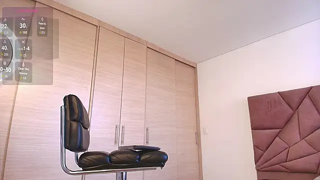 Aron Bolt online show from September 23, 2025, 8:23 pm