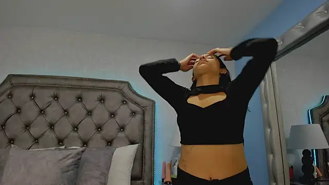 HazelMoret online show from September 11, 2025, 11:43 am