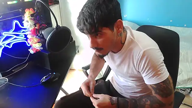 Badboyi1997 online show from October 19, 2025, 3:01 pm