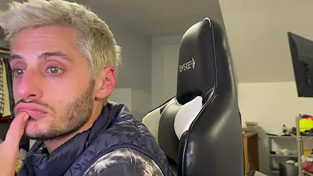 Snapshot of Dylansd chatting on January 9, 2025, 4:52 am Dylansd online show from January 9, 2025, 4:52 am