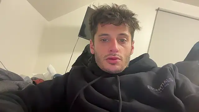 Snapshot of Dylansd chatting on October 31, 2025, 2:34 am Dylansd online show from October 31, 2025, 2:34 am