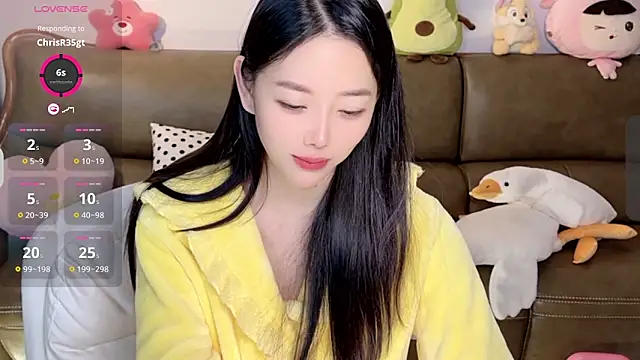 Yilin1999 online show from February 5, 2025, 12:06 pm