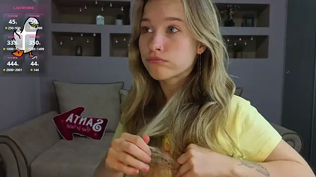 LinaCristonsen online show from November 30, 2025, 4:00 pm