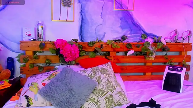 Perla Franco online show from March 15, 2025, 10:33 pm