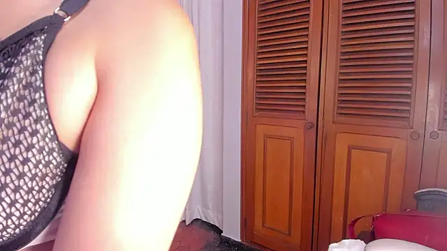 elodie walker online show from December 17, 2024, 3:06 pm