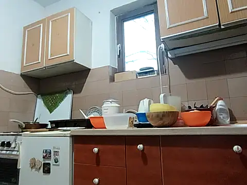 Snapshot of beaverwoman chatting on November 10, 2025, 1:43 pm beaverwoman online show from November 10, 2025, 1:43 pm