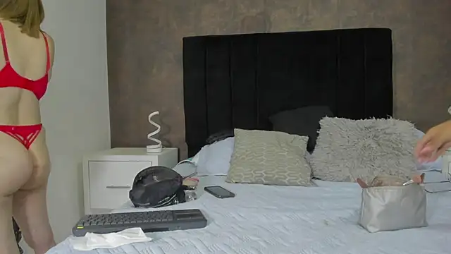 NaxaAndLexi  online show from February 4, 2025, 1:16 pm