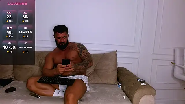 Snapshot of UrsuKing chatting on December 28, 2024, 11:26 pm UrsuKing online show from December 28, 2024, 11:26 pm