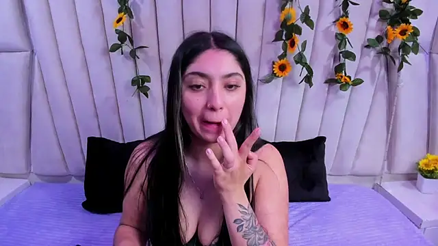 Lucy Anall  online show from September 27, 2025, 9:31 pm