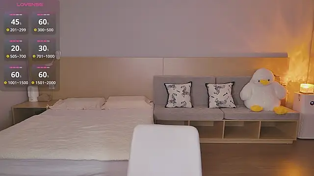 Lucky-baby online show from October 2, 2025, 1:29 pm