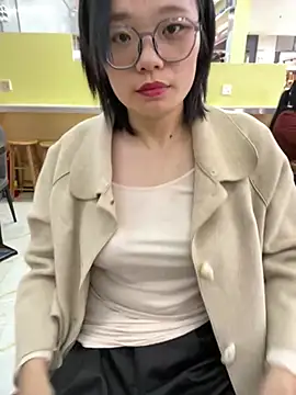 Snapshot of Bella0815 chatting on March 12, 2025, 12:04 pm Bella0815 online show from March 12, 2025, 12:04 pm