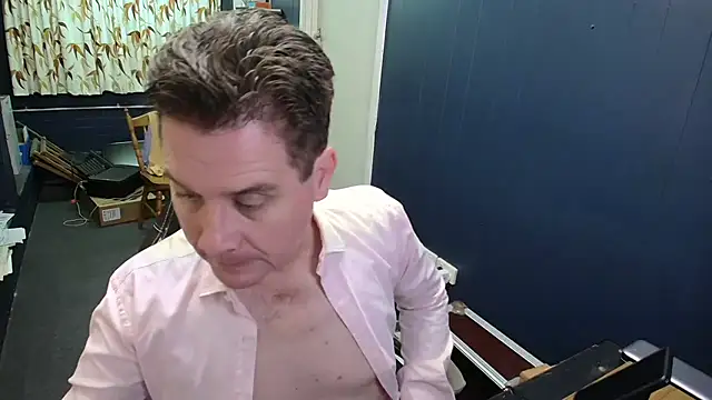 tilobinder online show from April 10, 2026, 1:49 pm