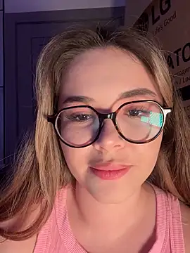 Snapshot of CutiePie3 chatting on September 22, 2025, 10:34 pm CutiePie3 online show from September 22, 2025, 10:34 pm