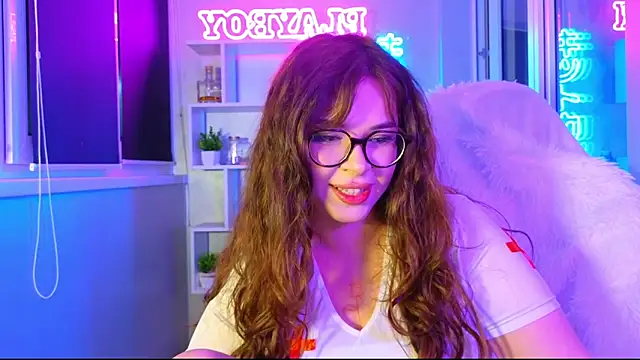 Snapshot of CutiePie3 chatting on November 27, 2025, 12:02 am CutiePie3 online show from November 27, 2025, 12:02 am