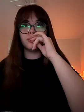 Snapshot of CutiePie3 chatting on December 3, 2025, 6:32 am CutiePie3 online show from December 3, 2025, 6:32 am