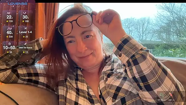 Snapshot of LouiseTswing chatting on December 4, 2024, 3:43 pm LouiseTswing online show from December 4, 2024, 3:43 pm