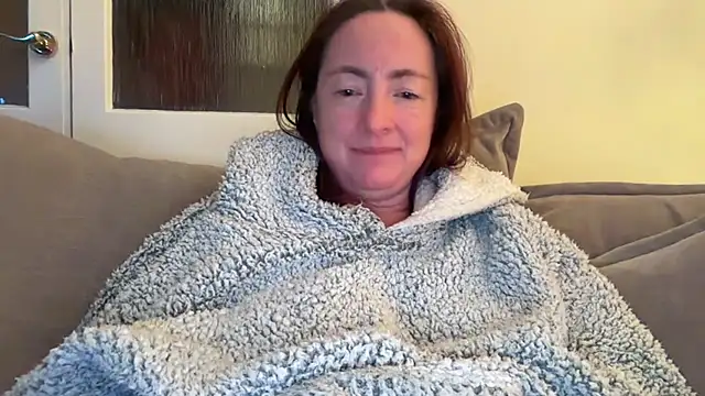 Snapshot of LouiseTswing chatting on December 9, 2024, 11:03 pm LouiseTswing online show from December 9, 2024, 11:03 pm