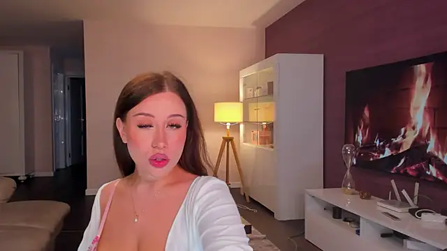 monica x   online show from October 4, 2025, 7:23 pm