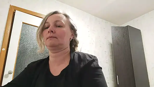 Snapshot of EdithManning chatting on May 13, 2026, 6:05 pm EdithManning online show from May 13, 2026, 6:05 pm