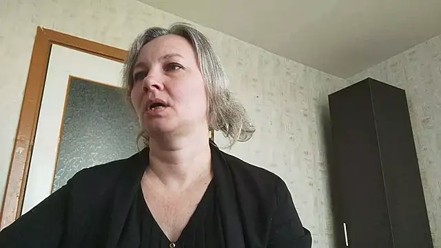 Snapshot of EdithManning chatting on May 16, 2026, 5:48 am EdithManning online show from May 16, 2026, 5:48 am