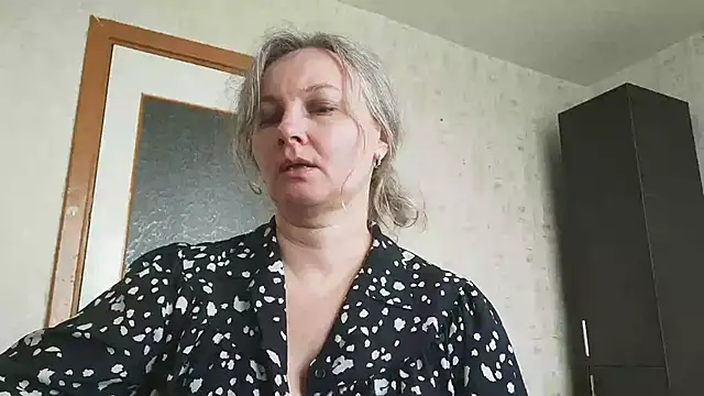 Snapshot of EdithManning chatting on May 19, 2026, 6:31 am EdithManning online show from May 19, 2026, 6:31 am