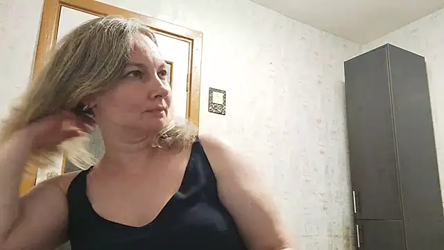 Snapshot of EdithManning chatting on May 23, 2026, 6:23 pm EdithManning online show from May 23, 2026, 6:23 pm