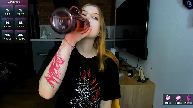 princessaalicc online show from February 28, 2025, 3:48 pm