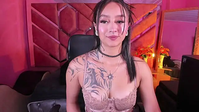 Miaa Thopmson online show from March 24, 2026, 7:52 pm