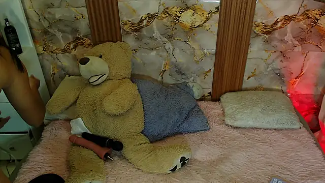 zoey-fox online show from November 24, 2025, 11:04 pm